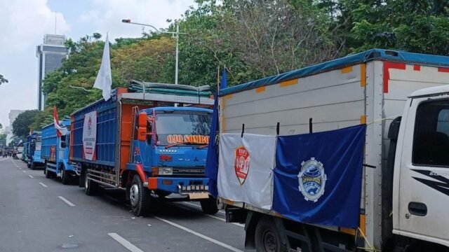 Ratusan Sopir Truk Ancam Mogok Nasional