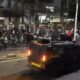 Ya Allah! Beredar Video Seorang Ojol Terlindas Mobil Rantis Brimob saat Bentrok Demo