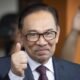 Ribuan rakyat Malaysia menuntut Anwar Ibrahim meletak jawatan