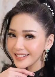 image bank 2025 07 11 120716.438 8 gaya dress brokat hitam maia estianty modelnya elegan dan anggun 1