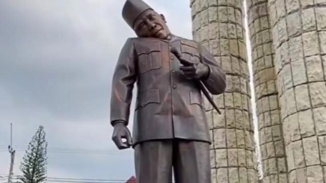 Leher Patung Sukarno di Indramayu Rusak Usai Tertimpa Tenda Acara Pemkab