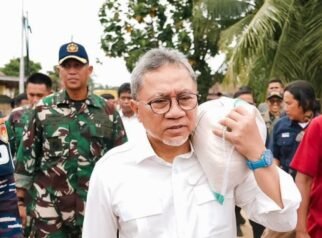 Kunjungan Banjir Zulhas Disorot Netizen dan Selebriti Indonesia