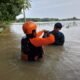 DMC Dompet Dhuafa Evakuasi Warga dan Salurkan Bantuan Banjir di Karawang