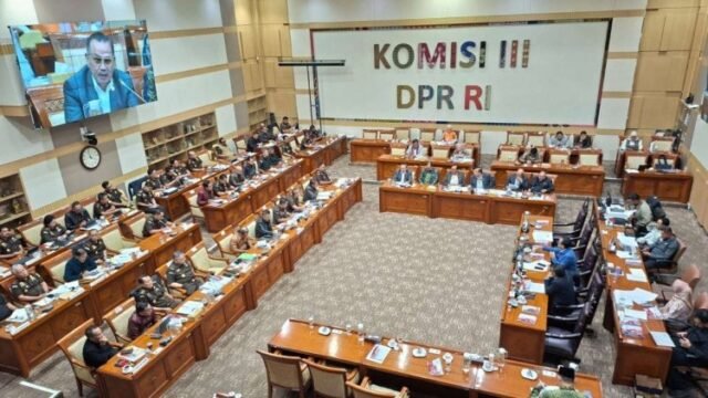 Belum Tangkap Silfester dan Riza Chalid, Kejagung Disentil DPR