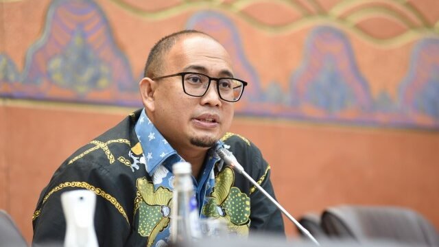 DPR Soroti Lambannya Birokrasi Pemprov Sumbar DPR Soroti Lambannya Birokrasi Pemprov Sumbar