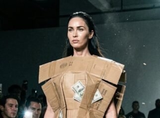 Gaun Kardus Balenciaga Seharga Rp140 Juta Viral Gaun Kardus Balenciaga Seharga Rp140 Juta Viral