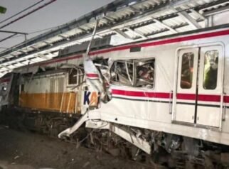 KAI Minta Maaf atas Tabrakan di Bekasi Timur KAI Minta Maaf atas Tabrakan di Bekasi Timur