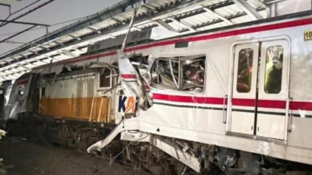 Saksi Ungkap Kronologi Kecelakaan Kereta di Bekasi Timur Saksi Ungkap Kronologi Kecelakaan Kereta di Bekasi Timur