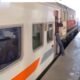 Viral! Penumpang Turun saat Kereta Masih Jalan di Cikarang Viral! Penumpang Turun saat Kereta Masih Jalan di Cikarang