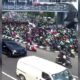 Ratusan Ojol Kepung Surabaya Ratusan Ojol Kepung Surabaya