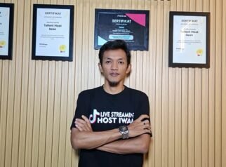 Tallent Host Iwan Bagikan Tips Jadi Host Live TikTok Profesional