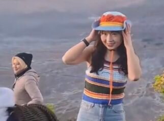 Viral Video of Chinese Tourist Nearly Falling from Mount Bromo Slope Viral Video of Chinese Tourist Nearly Falling from Mount Bromo Slope