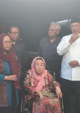 Tokoh dan Sri Sultan Bahas Krisis Kepercayaan terhadap Negara? Tokoh dan Sri Sultan Bahas Krisis Kepercayaan terhadap Negara?