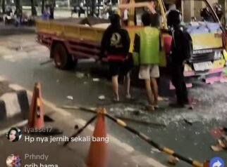 Truk Diduga Milik GRIB Jaya Dibakar Massa di Slipi Dievakuasi 4 HQvdYOWakAEFriv e1787891567324