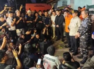 8 Orang Hilang di Selat Sunda, SAR Hentikan Operasi 6 4a1d9ea605ef4f25aa65f6996a93132d Sedang