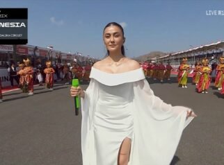 Agnez Mo Pukau Mandalika dengan Gaun Putih 6 agens monika d3aa2040